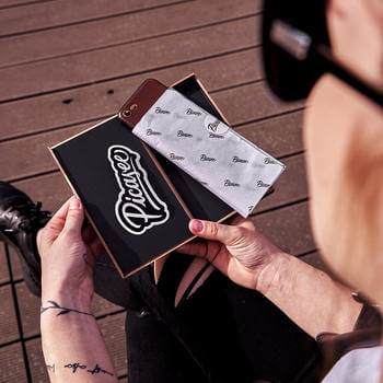 Picasee Μαύρη θήκη σιλικόνης για Motorola Moto G72 - Universe